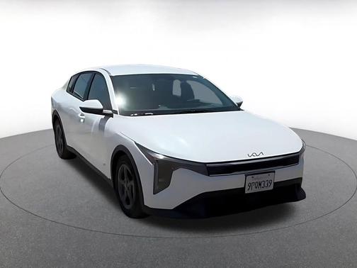Snow White Pearl 2025 Kia K4 LXS
