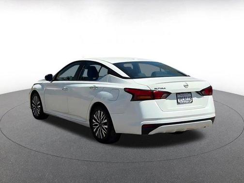 Glacier White 2025 Nissan Altima SV FWD