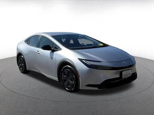 2025 Toyota Prius LE