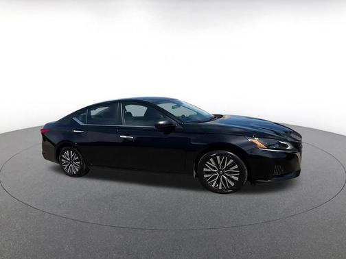 Super Black 2025 Nissan Altima SV FWD