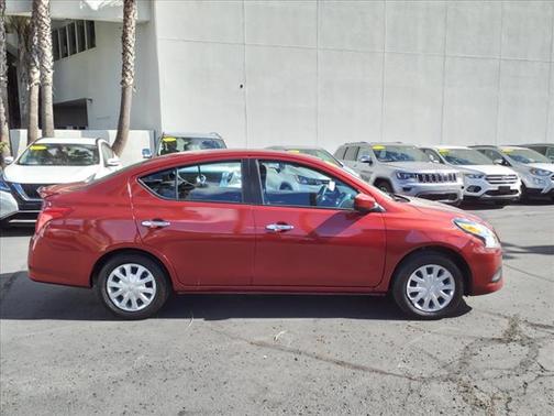 Photo 3 of 31 of 2019 Nissan Versa 1.6 SV