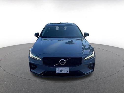 2024 Volvo S60 B5 Core Dark Theme