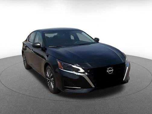 Super Black 2025 Nissan Altima SV FWD