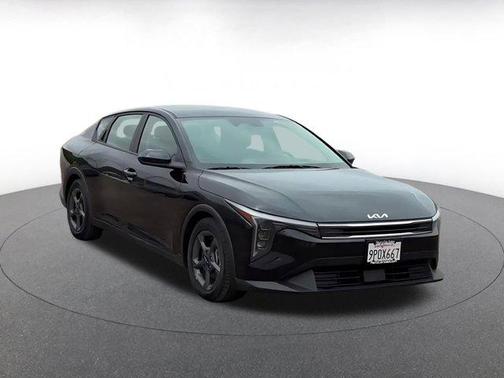 Aurora Black Pearl 2025 Kia K4 LXS