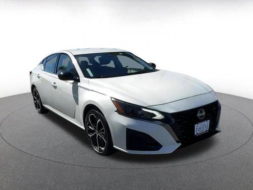 2025 Nissan Altima SR FWD