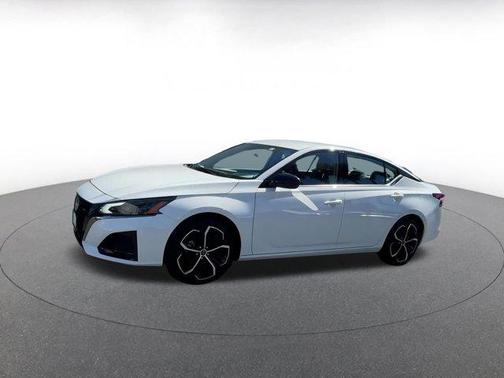 2025 Nissan Altima SR FWD