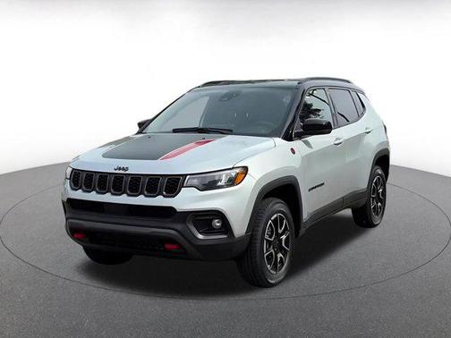 Silver Zynith Metallic Clearcoat 2025 Jeep Compass Trailhawk