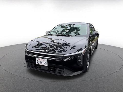 Aurora Black Pearl 2025 Kia K4 LXS