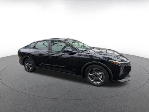 Aurora Black Pearl 2025 Kia K4 LXS
