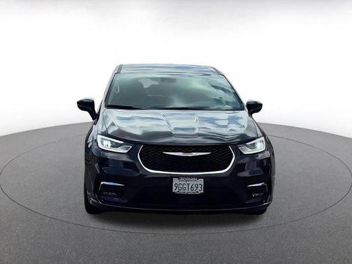 Brilliant Black Crystal Pearlcoat 2023 Chrysler Pacifica Hybrid Touring L