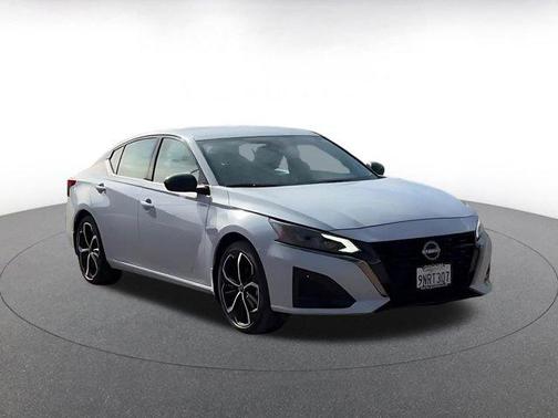 2025 Nissan Altima SR FWD