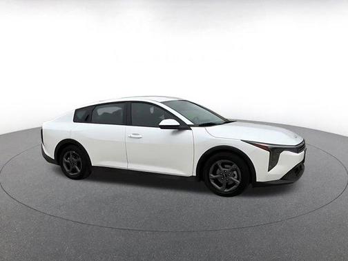 Snow White Pearl 2025 Kia K4 LXS