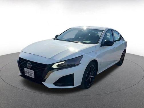 2025 Nissan Altima SR FWD