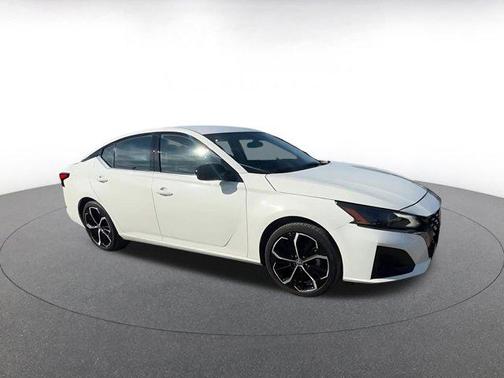 2025 Nissan Altima SR FWD