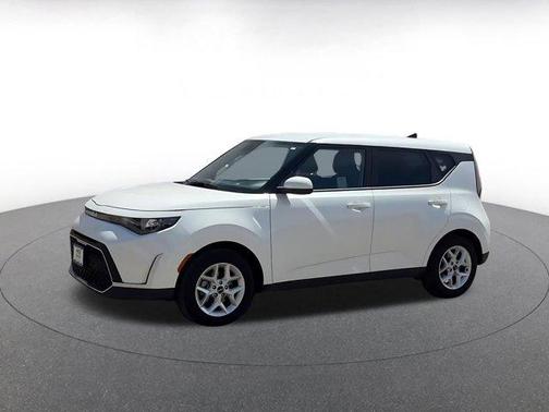 Snow White Pearl 2025 Kia Soul LX