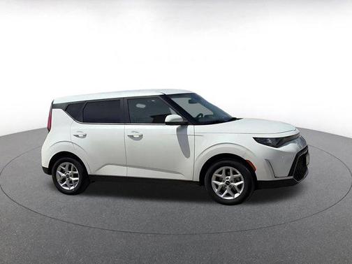 Snow White Pearl 2025 Kia Soul LX