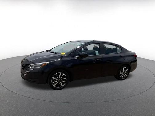 Super Black 2025 Nissan Versa 1.6 SV