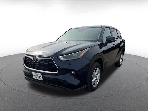 2025 Toyota Highlander LE