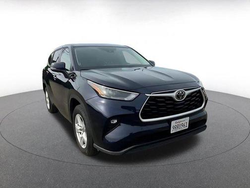 2025 Toyota Highlander LE