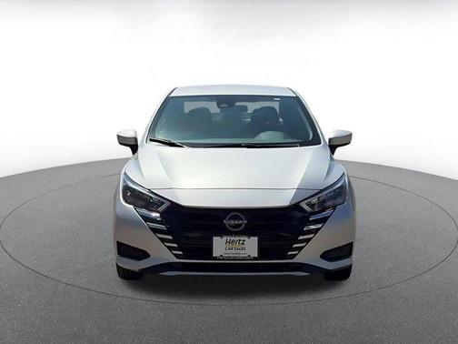 Brilliant Silver Metallic 2025 Nissan Versa 1.6 SV