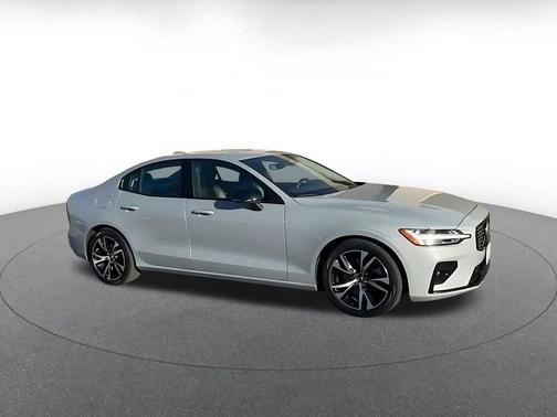 Gray 2024 Volvo S60 B5 Core Dark Theme