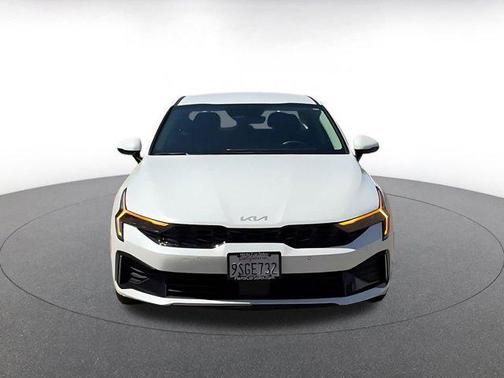 Snow White Pearl 2025 Kia K5 LXS