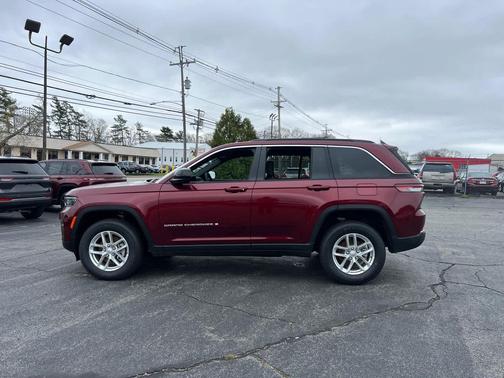 Velvet Red Pearlcoat 2026 Jeep Grand Cherokee Laredo