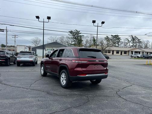 Velvet Red Pearlcoat 2026 Jeep Grand Cherokee Laredo