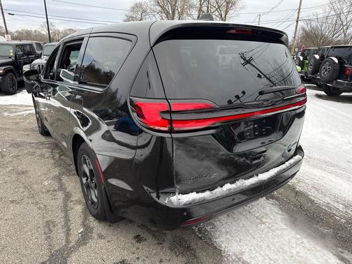 2023 Chrysler Pacifica Hybrid Limited
