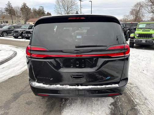2023 Chrysler Pacifica Hybrid Limited