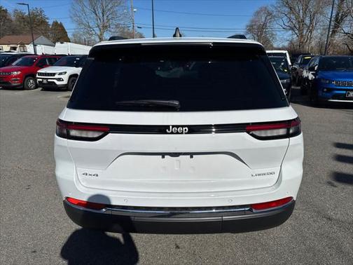 2025 Jeep Grand Cherokee Laredo