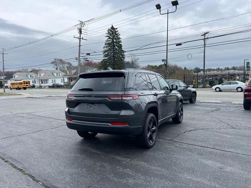 Baltic Gray Metallic Clearcoat 2026 Jeep Grand Cherokee Limited