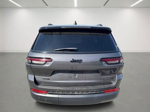 Baltic Gray Metallic Clearcoat 2023 Jeep Grand Cherokee L Altitude
