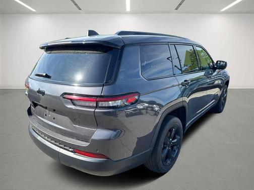 Baltic Gray Metallic Clearcoat 2023 Jeep Grand Cherokee L Altitude