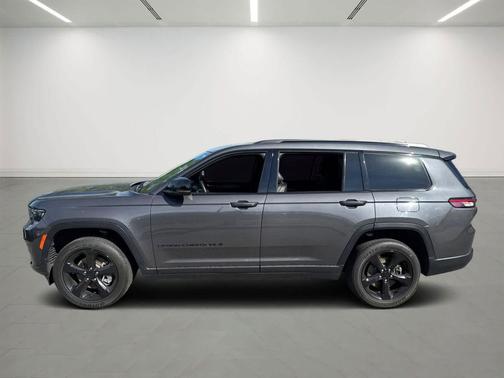 Baltic Gray Metallic Clearcoat 2023 Jeep Grand Cherokee L Altitude