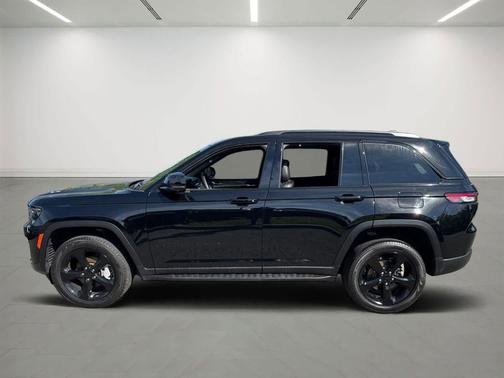 Diamond Black Crystal Pearlcoat 2025 Jeep Grand Cherokee Limited