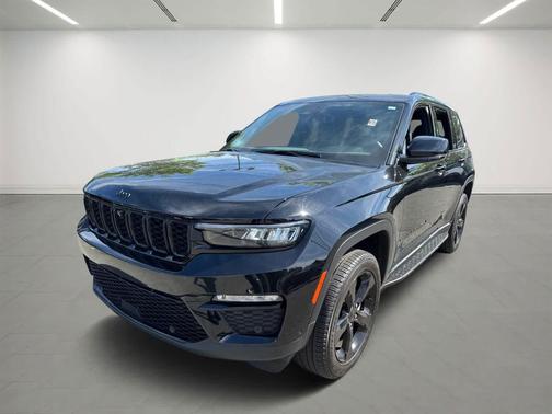 Diamond Black Crystal Pearlcoat 2025 Jeep Grand Cherokee Limited