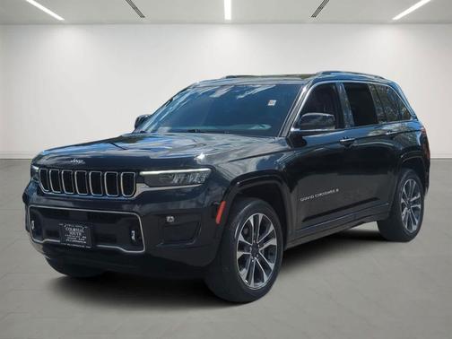 Diamond Black Crystal Pearlcoat 2023 Jeep Grand Cherokee Overland