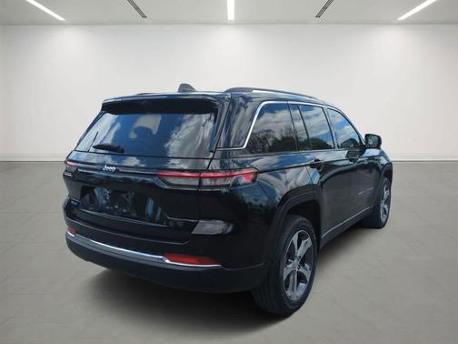 Diamond Black Crystal Pearlcoat 2023 Jeep Grand Cherokee 4xe Base