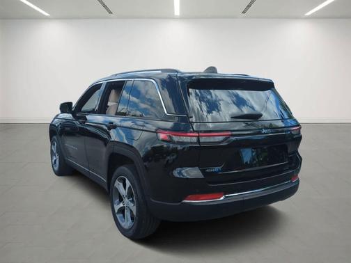 Diamond Black Crystal Pearlcoat 2023 Jeep Grand Cherokee 4xe Base