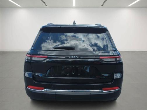 Diamond Black Crystal Pearlcoat 2023 Jeep Grand Cherokee 4xe Base