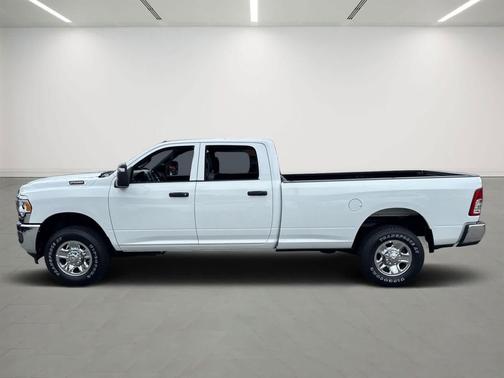 2023 RAM 2500 Tradesman Crew Cab 4x4 8' Box