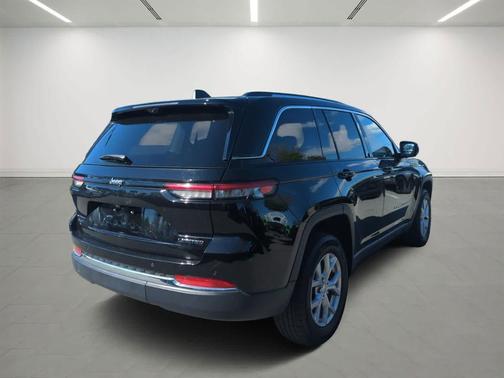 Diamond Black Crystal Pearlcoat 2023 Jeep Grand Cherokee Limited