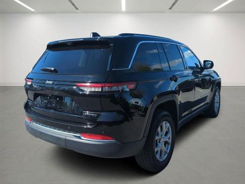 Diamond Black Crystal Pearlcoat 2023 Jeep Grand Cherokee Limited