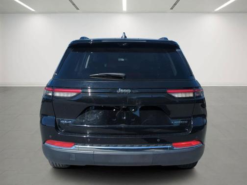 Diamond Black Crystal Pearlcoat 2023 Jeep Grand Cherokee Limited