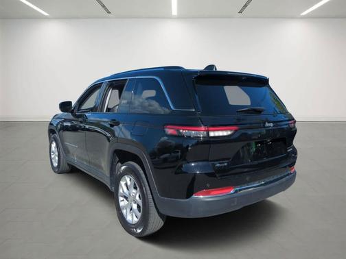 Diamond Black Crystal Pearlcoat 2023 Jeep Grand Cherokee Limited