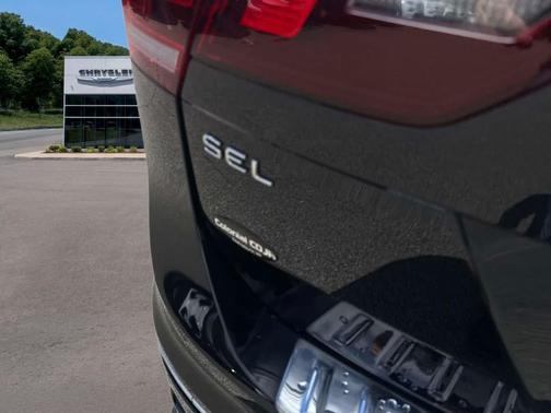 Deep Black Pearl 2024 Volkswagen Tiguan 2.0T SEL R-Line 4MOTION