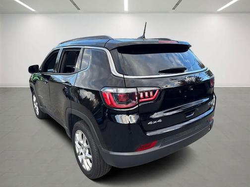 2023 Jeep Compass Latitude Lux