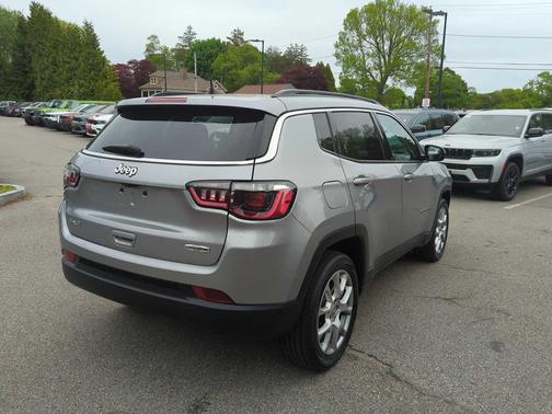 Billet Silver Metallic Clearcoat 2022 Jeep Compass Latitude Lux