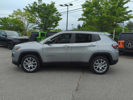 Billet Silver Metallic Clearcoat 2022 Jeep Compass Latitude Lux